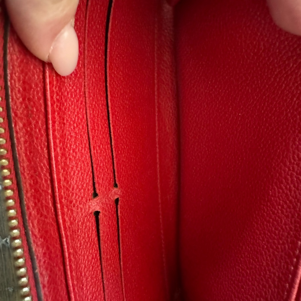 LOUIS VUITTON Red zippy Wallet - Picture 13 of 16